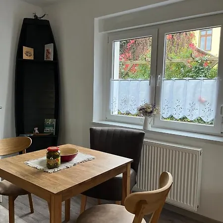 Апартаменты Kahnstuebchen Mit Neuem Innenhof Garten Люббен